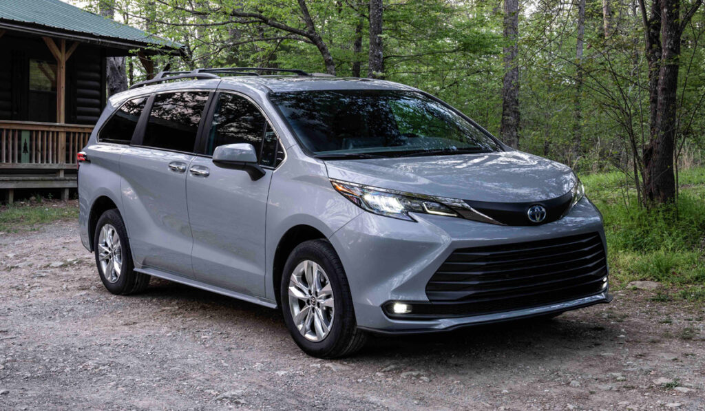 2022 Toyota Sienna Woodland powertorquenews 3